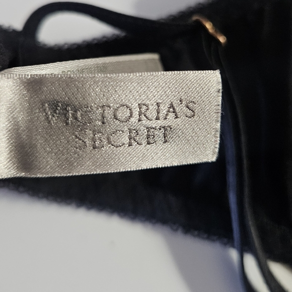 🌺Victoria's Secret Unlined Demi Bra - Picture 3 of 4